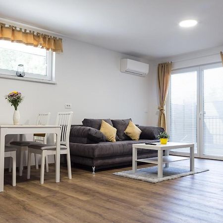 Inin Apartments Μπλεντ Εξωτερικό φωτογραφία